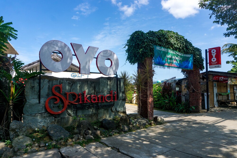 Oyo 942 Srikandi Hotel In Pacitan Hotel Rates Reviews On