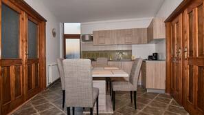 Full-size fridge, oven, stovetop, espresso maker