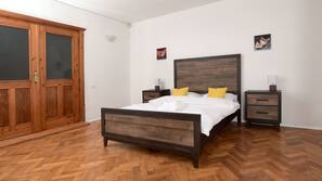 Free WiFi, linens