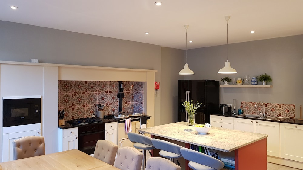 Authentic Central 3 Bedroom Apartment In Edinburgh Hotel