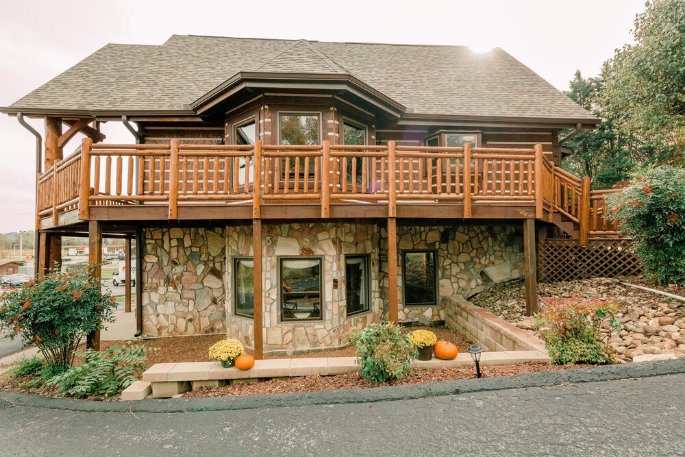 Exterior, Log Cabin w/ Gathering Space. Convenient to Windrock ATV Trails & Norris Lake