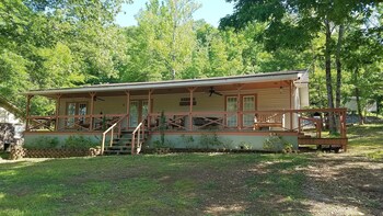 Eastport Escape Pickwick Lake At Bear Creek Is A 4br 2ba Cabin