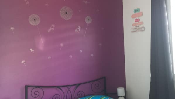 2 bedrooms, iron/ironing board, Internet, bed sheets