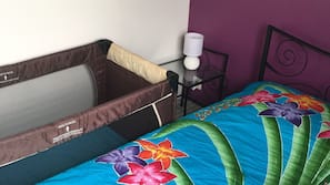 2 bedrooms, iron/ironing board, Internet, bed sheets