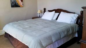 4 bedrooms, iron/ironing board, WiFi, linens