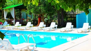 Seasonal outdoor pool, pool umbrellas, sun loungers