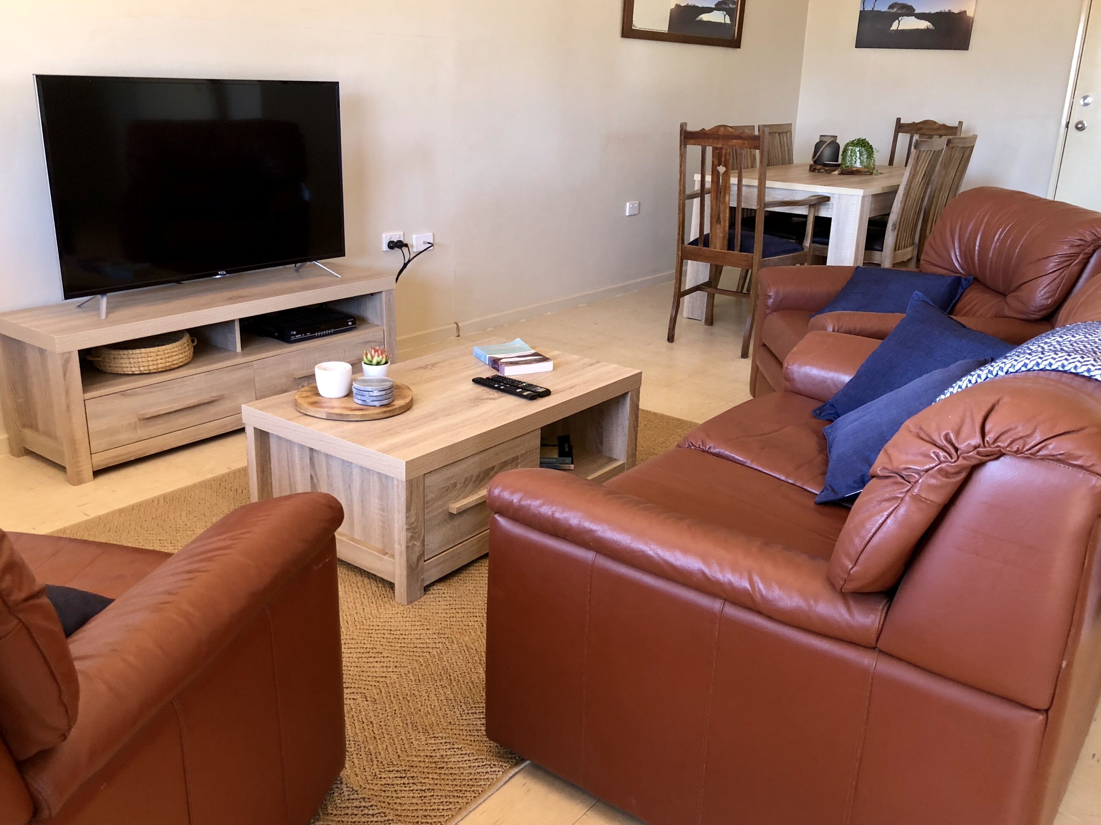 The Breakaway Sandstone- Short & Long Term Holiday Accommodation. Pets Welcome!