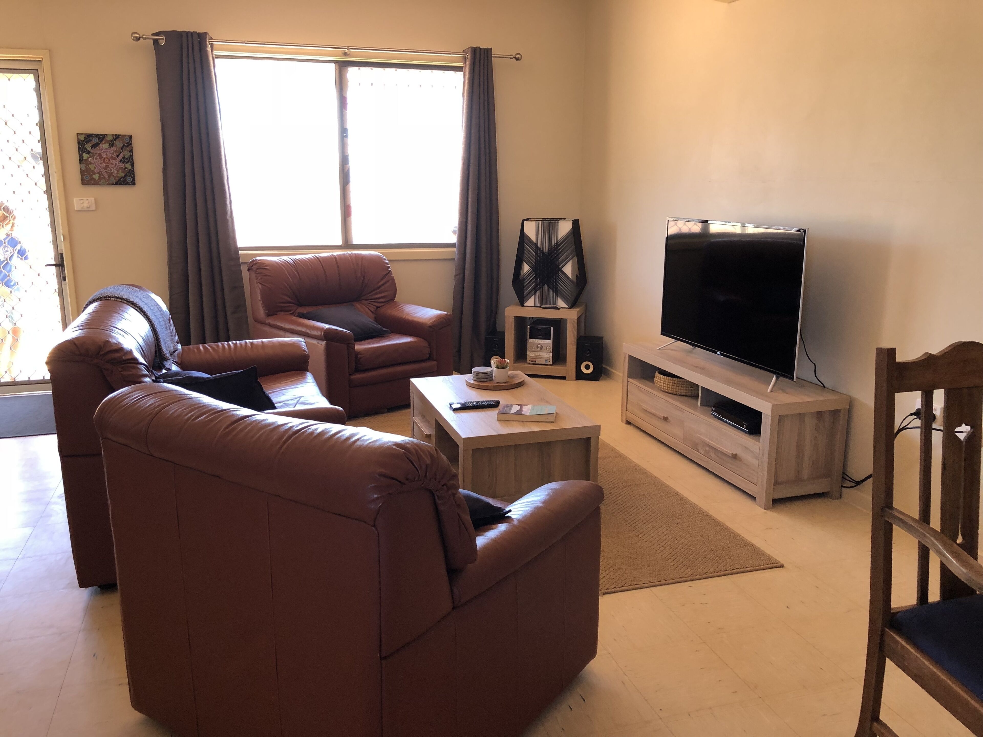 The Breakaway Sandstone- Short & Long Term Holiday Accommodation. Pets Welcome!