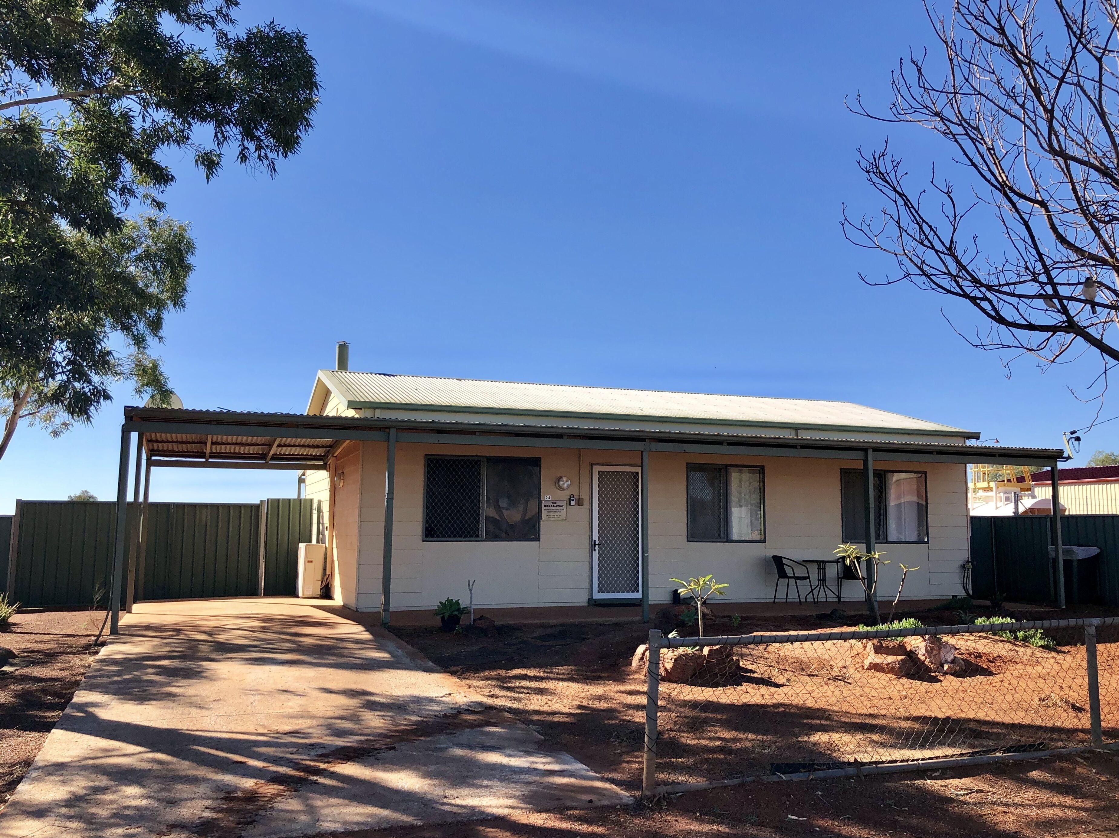 The Breakaway Sandstone- Short & Long Term Holiday Accommodation. Pets Welcome!