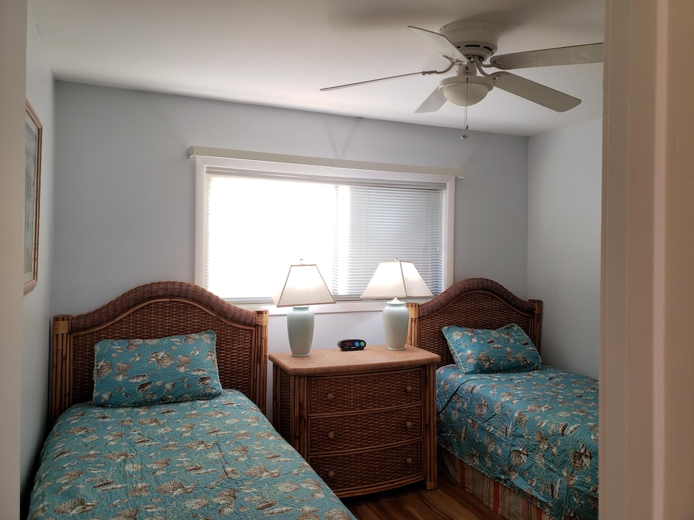 Oceanfront condo on Carolina Beach with wifi