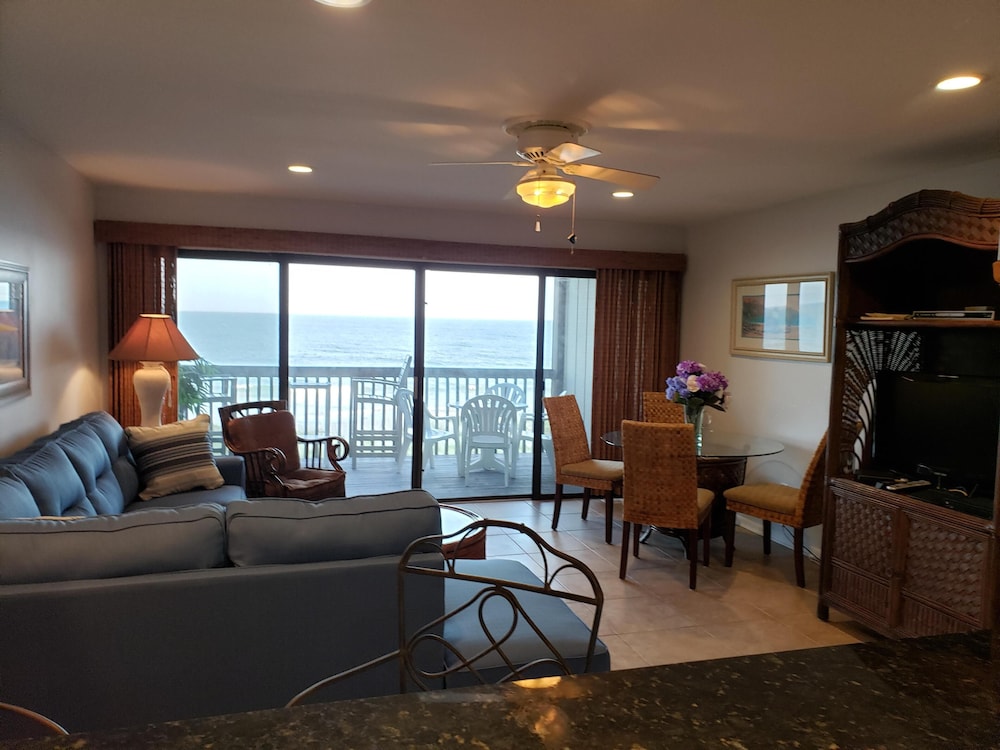 Oceanfront condo on Carolina Beach with wifi