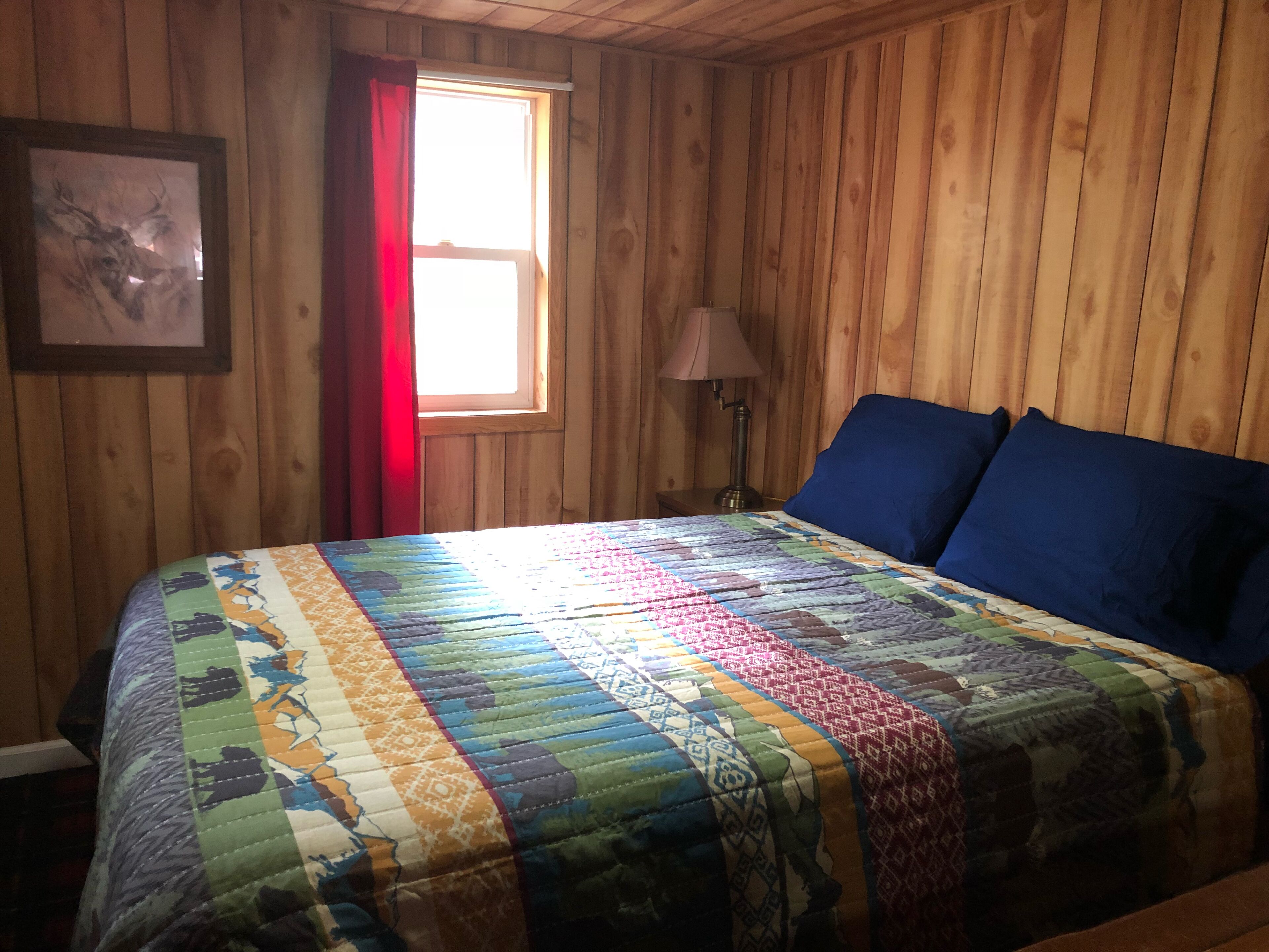 Rustic and Charming log Cabin on Otsego Lake!golf, Shop, Ski! Gaylord, MI in Grayling, United States