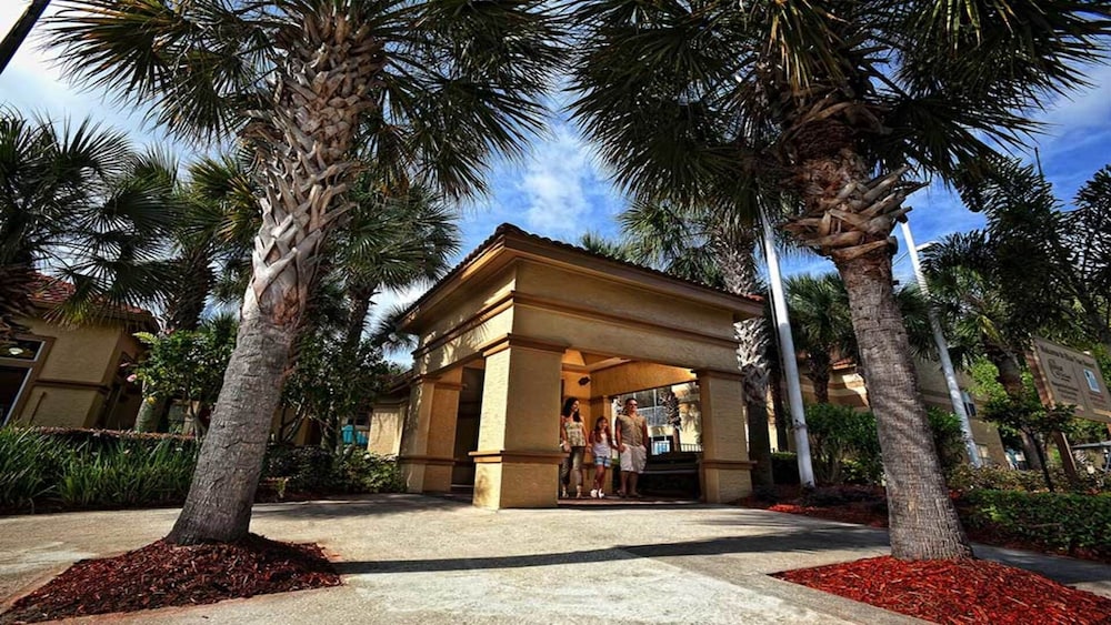 **Newly Renovated** Cozy Two Bedroom Resort Condo Very close to DISNEY