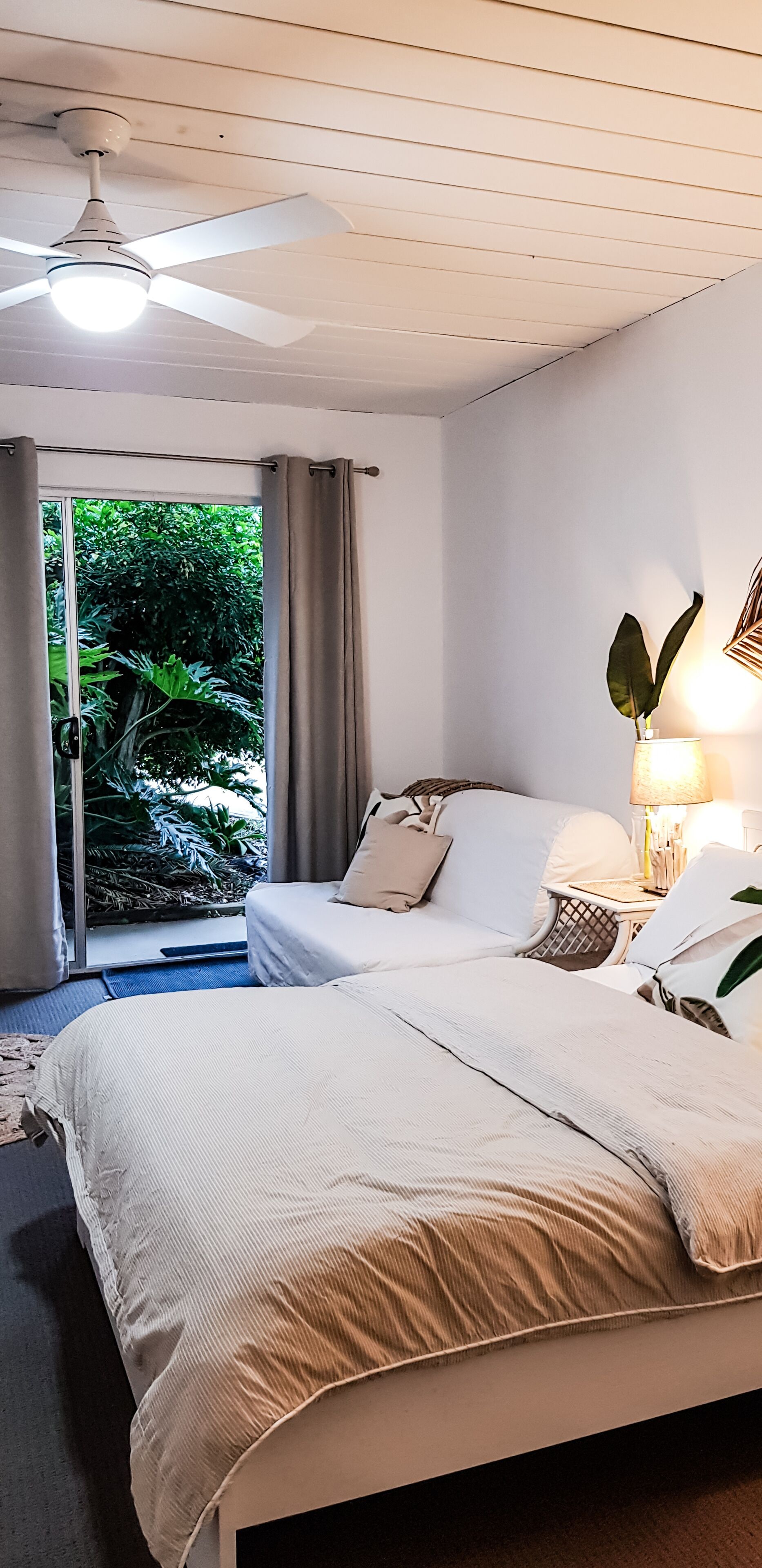 Koco Palms Guest Suite- Korora, Coffs Harbour- 5 Mins Walk to the Korora Beach