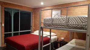 1 chambre, rideaux occultants, fer et planche à repasser, Wi-Fi gratuit