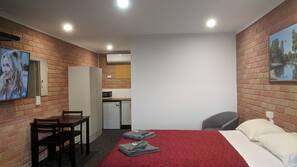 1 chambre, rideaux occultants, fer et planche à repasser, Wi-Fi gratuit