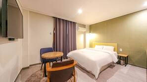 Premium bedding, desk, free WiFi