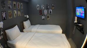 Free WiFi, linens