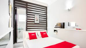 Desk, iron/ironing board, free WiFi, linens
