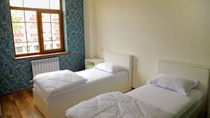 In-room safe, soundproofing, iron/ironing board, free WiFi