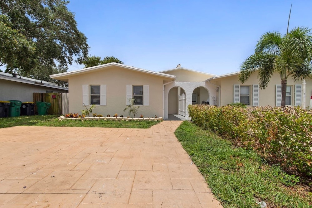 3/2 lake House Near Hard Rock Casino