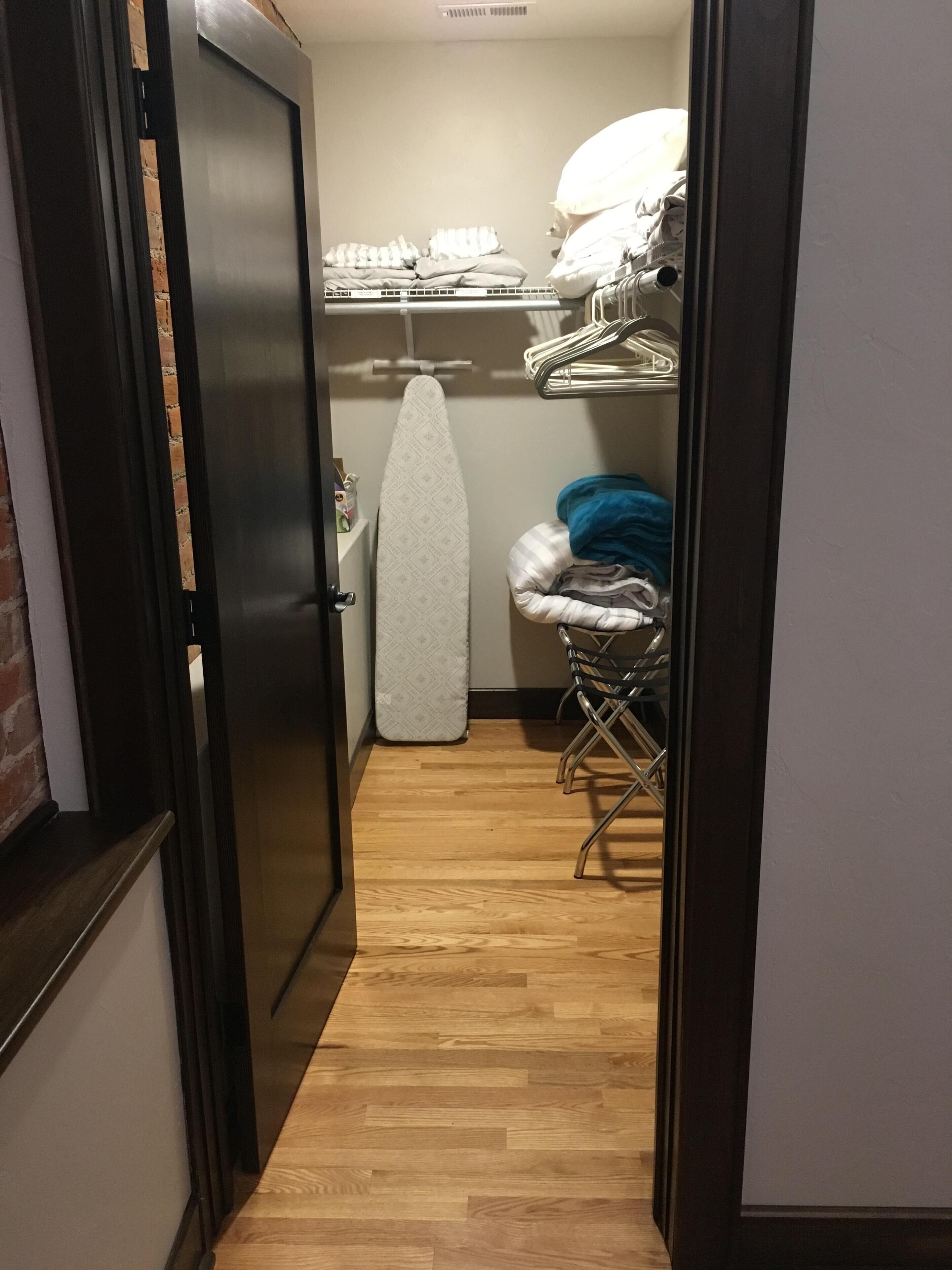 Cozy Historic Loft Downtown Dunlap, Iowa - Home Away From Home in Dunlap, United States