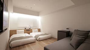 In-room safe, blackout drapes, free WiFi