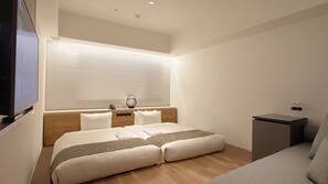 In-room safe, blackout drapes, free WiFi