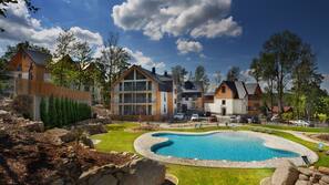 Indoor pool, seasonal outdoor pool, sun loungers