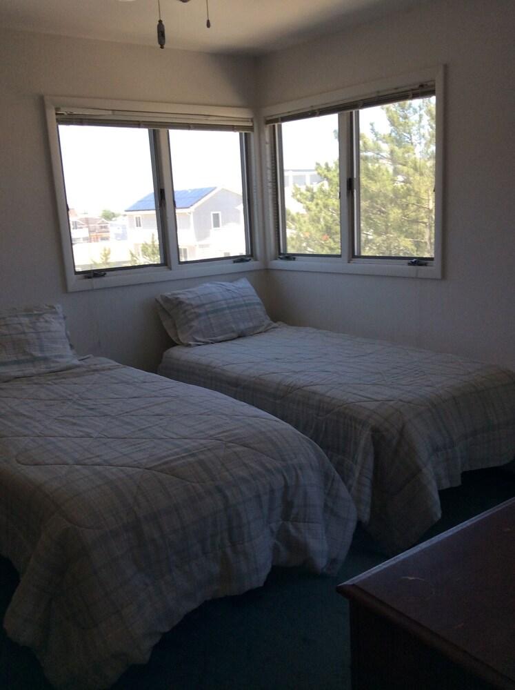 IT'S ALL ABOUT THE VIEWS AND THE NATURAL LIGHTING Ship Bottom Vrbo