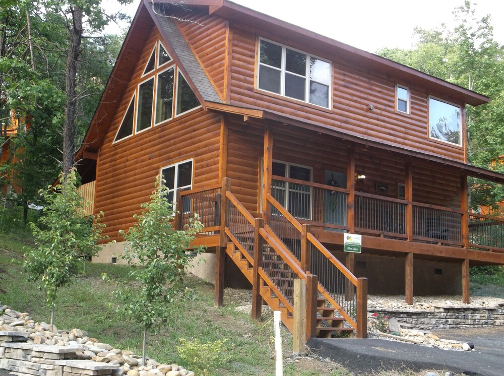 New Cabin Close To Parkway In Alpine Mtn Village In Gatlinburg