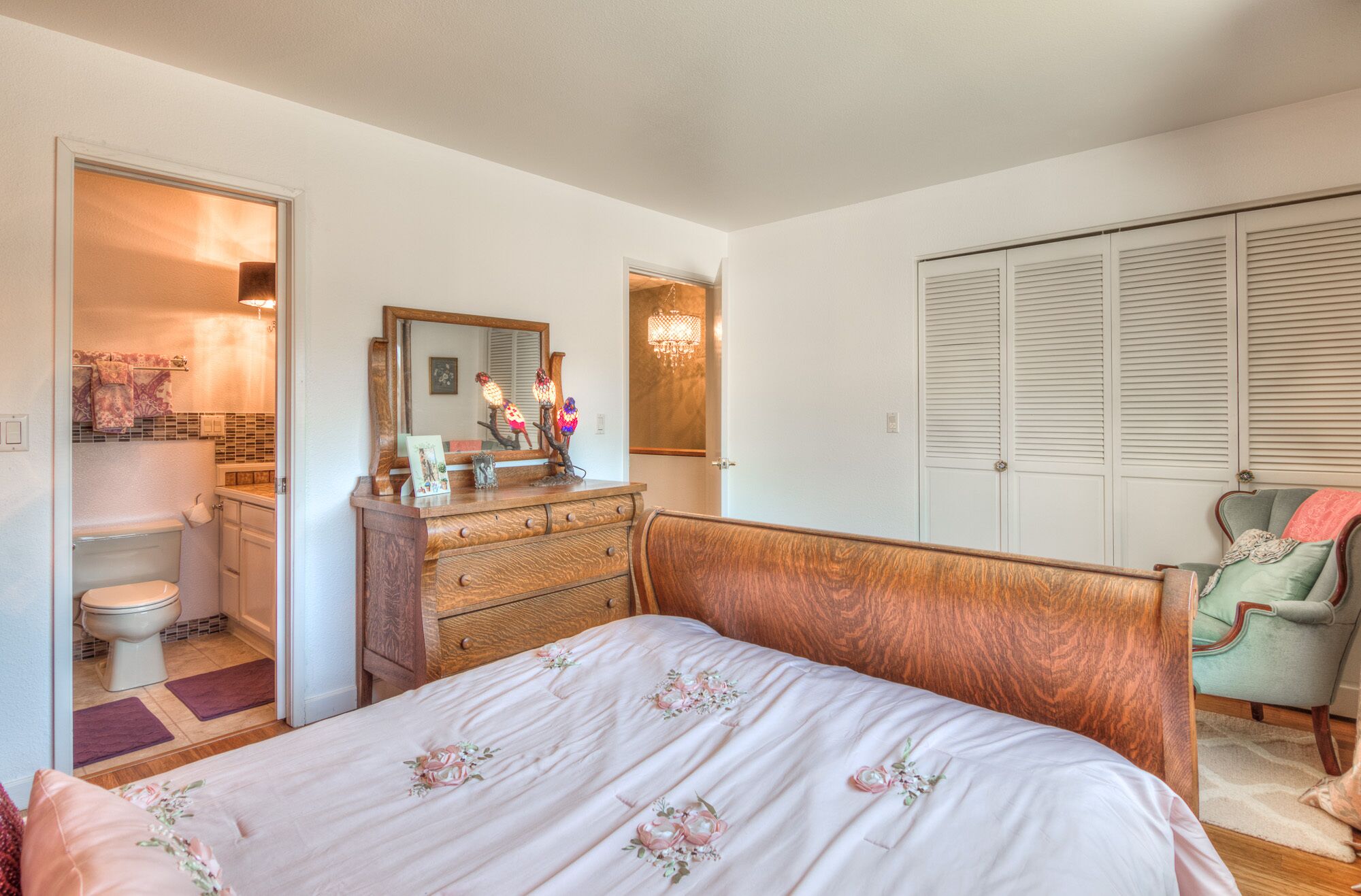 Spectacular Oceanfront Views of Depoe Bay, Spot Whales, Walk to Town and Dining! in Depoe Bay, United States