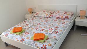 Free WiFi, linens