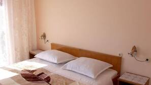 Free WiFi, linens