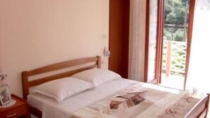 Free WiFi, linens