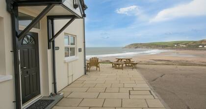 Beach Breeze Croyde 2 Bed, Sleeps 4-5, Sea Beach Views