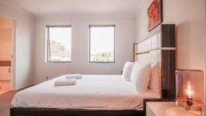 4 bedrooms, iron/ironing board, free WiFi, linens