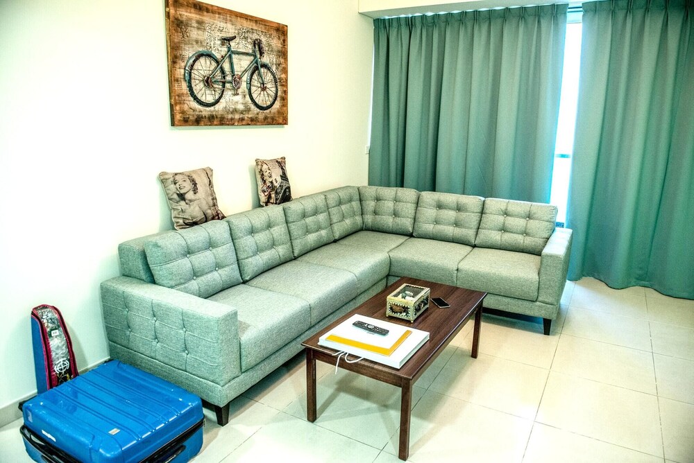 Apartment With One Bedroom In Dubai With Pool Access