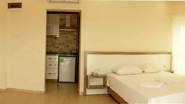 Zimmersafe, Verdunkelungsvorhänge, Bügeleisen/Bügelbrett