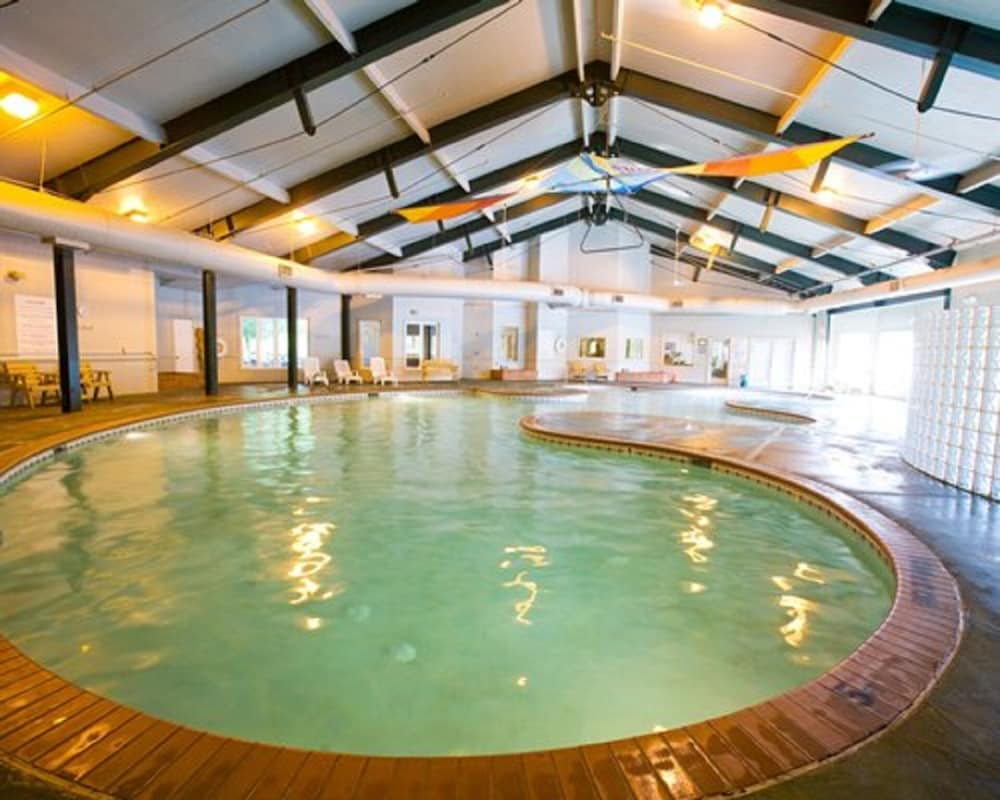 1 BDRM WATERPARKLAKEBEACHFISHINGTENNIS BEACHWOODS RESORT INDOOR