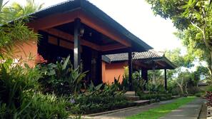 Brankas dan tirai kedap cahaya