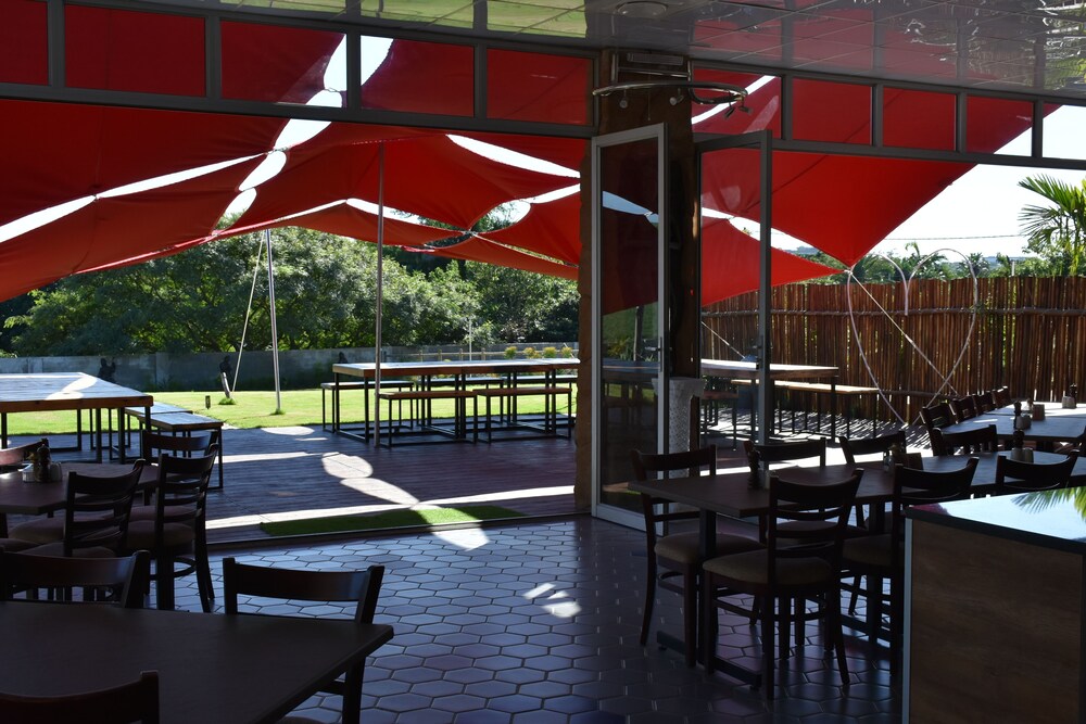 La Ru, Mount Moreland Room Prices & Reviews Travelocity