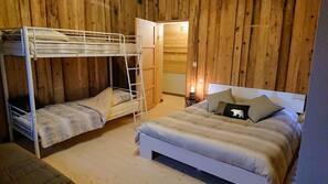 2 bedrooms, iron/ironing board, free cribs/infant beds, free WiFi
