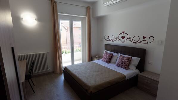 Coffre-forts dans les chambres, bureau, rideaux occultants