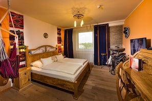 Standard Double Room, 1 King Bed | Premium bedding, Select Comfort beds, minibar, in-room safe