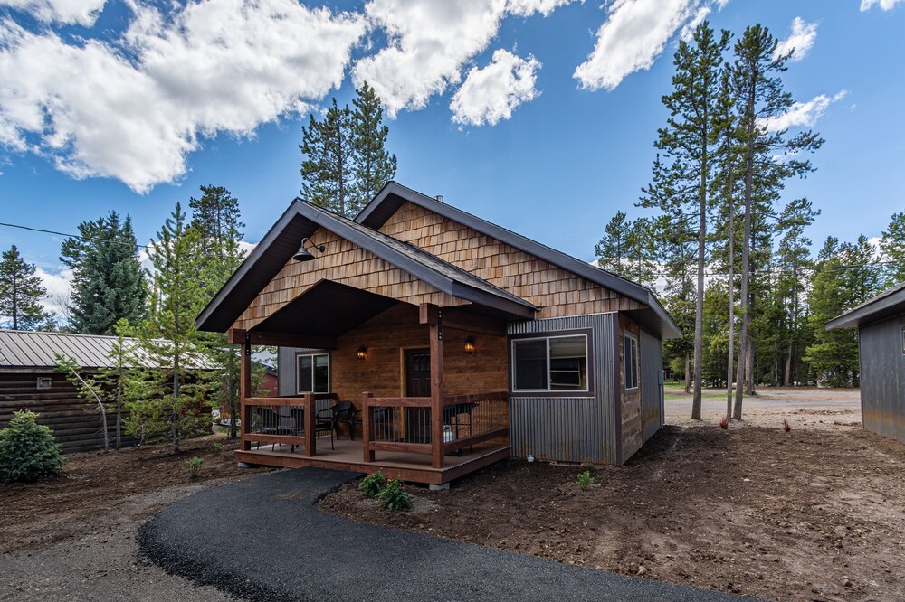 Montana New Cabin In Town Sleeps 4 Just Blocks From Yellowstone