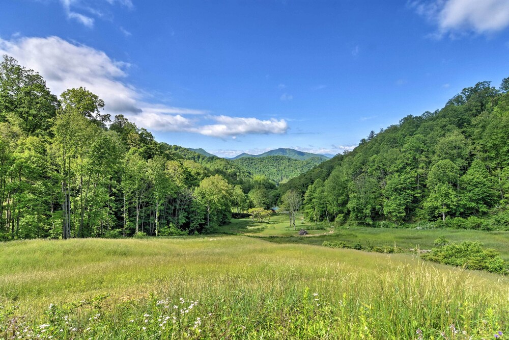 Cabin 18 Mi to Smoky Mountains National Park!