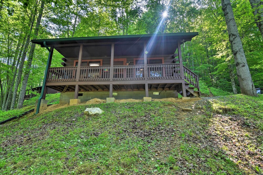 Cabin 18 Mi to Smoky Mountains National Park!