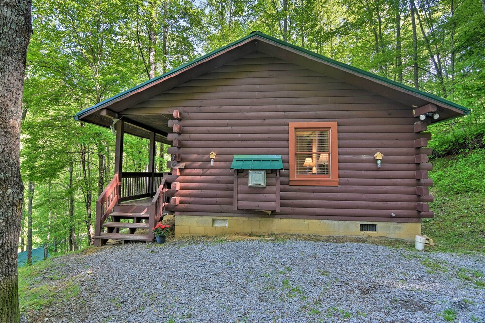 Cabin 18 Mi to Smoky Mountains National Park!