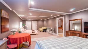 1 dormitorio, ropa de cama de alta calidad, escritorio